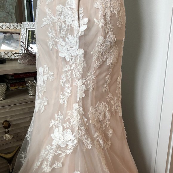 Melissa Sweet lace plunge wedding dress Sz 8 + belt & veil - Picture 11 of 16